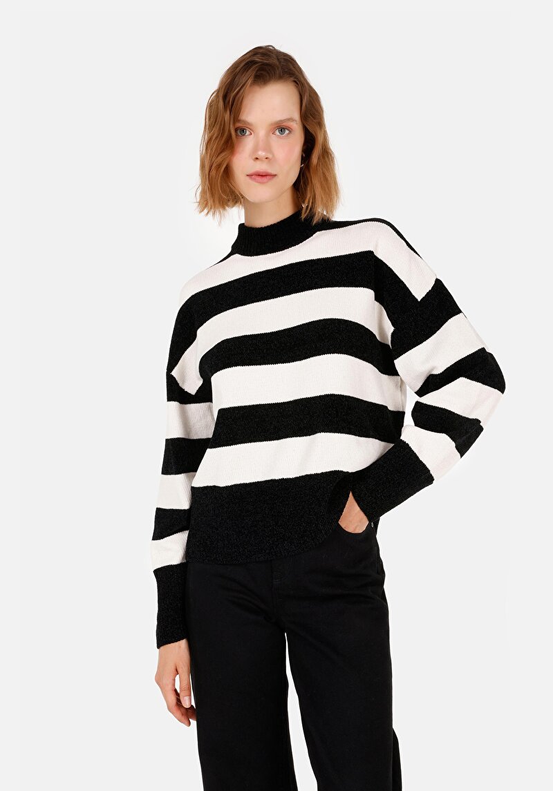 Regular Fit Yuvarlak Yaka Kadın Siyah Kazak