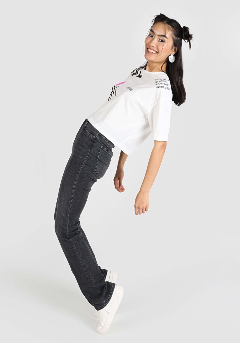 Comfort Fit Yuvarlak Yaka Baskılı Kadın Beyaz Kısa Kol Tişört