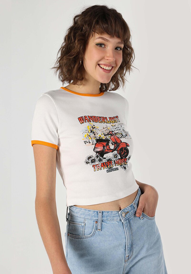 Slim Fit Yuvarlak Yaka Baskılı Kadın Beyaz Kısa Kol Tişört