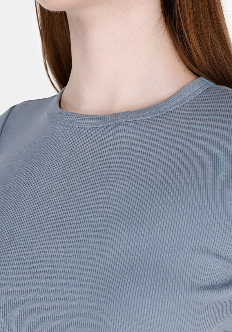 Slim Fit Yuvarlak Yaka Cepsiz Düz Kadın Mavi Kısa Kol Tişört