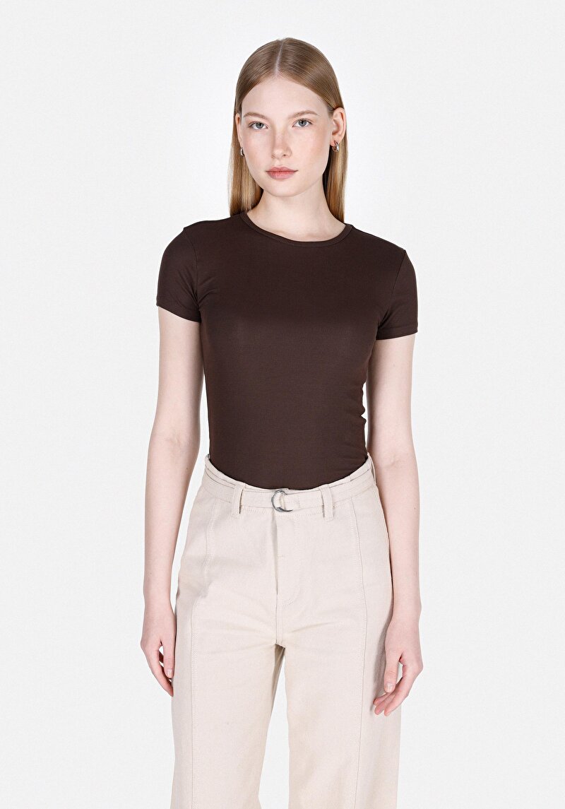 Slim Fit Yuvarlak Yaka Düz Kadın Kahverengi Kısa Kol Tişört