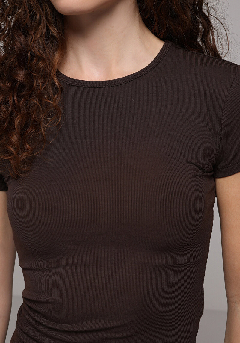 Slim Fit Yuvarlak Yaka Düz Kadın Kahverengi Kısa Kol Tişört