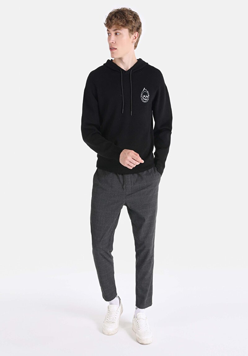 Comfort Fit Kapüşonlu Jakarlı Erkek Siyah Kazak