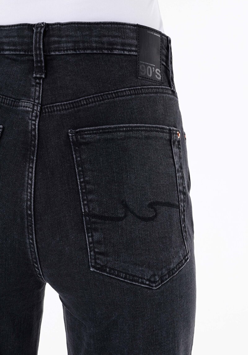 Slim Fit Orta Bel Daralan Paça Kadın Denim Jean Pantolon