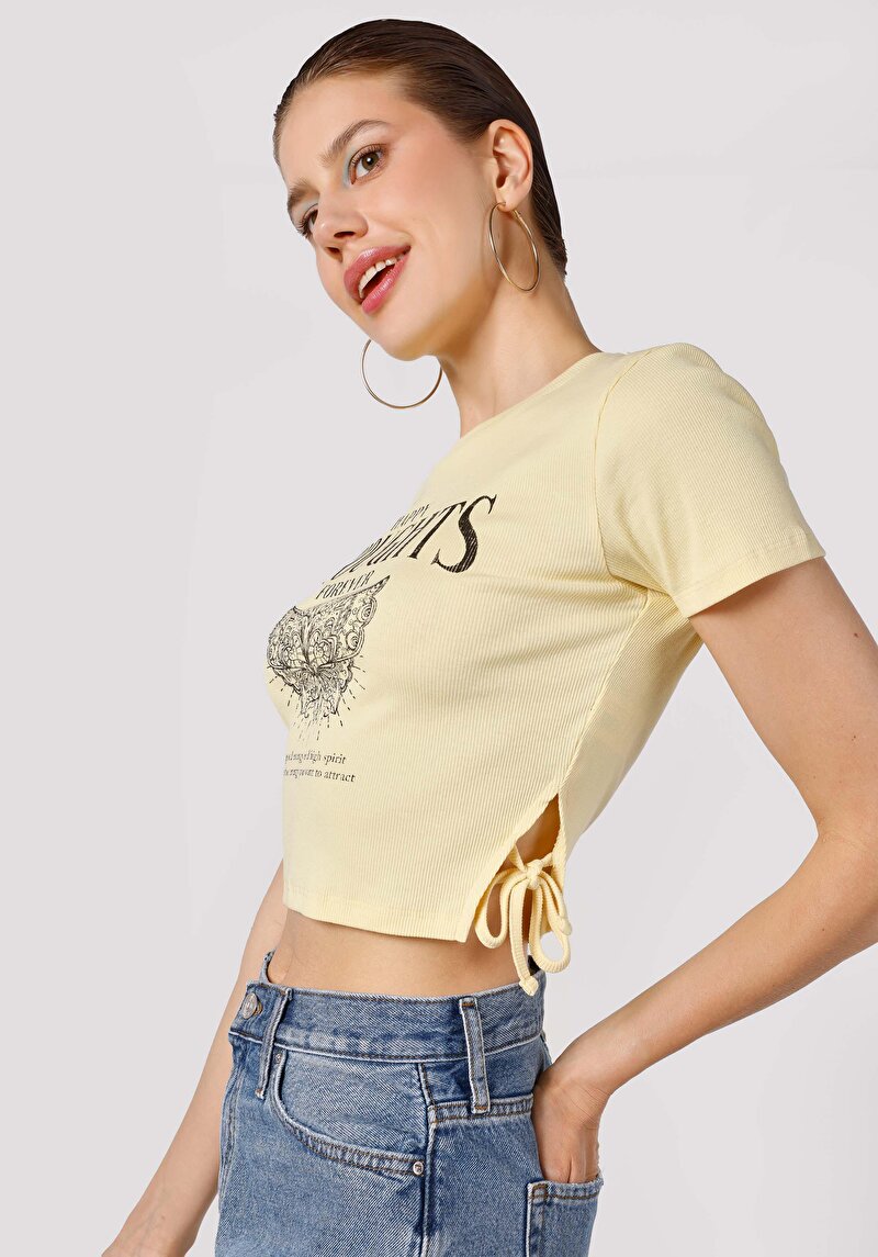 Slim Fit Yuvarlak Yaka  Kadın Sari Kısa Kol Tişört