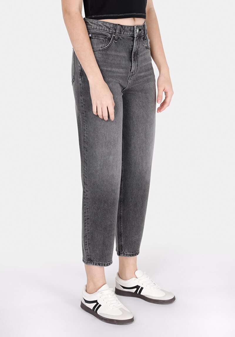 Balloon Fit Yüksel Bel Daralan Paça Kadın Siyah Jean Pantolon