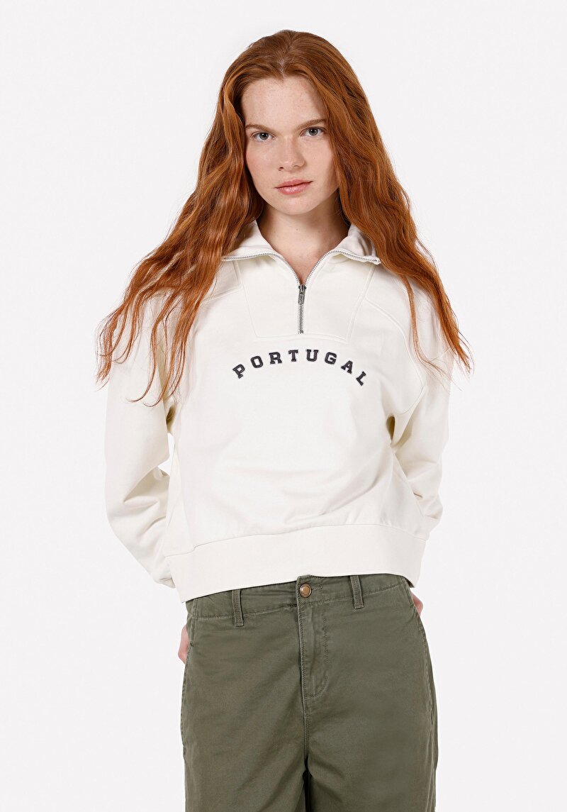 Regular Fit Fermuarlı Baskılı Kadın Beyaz Sweatshirt