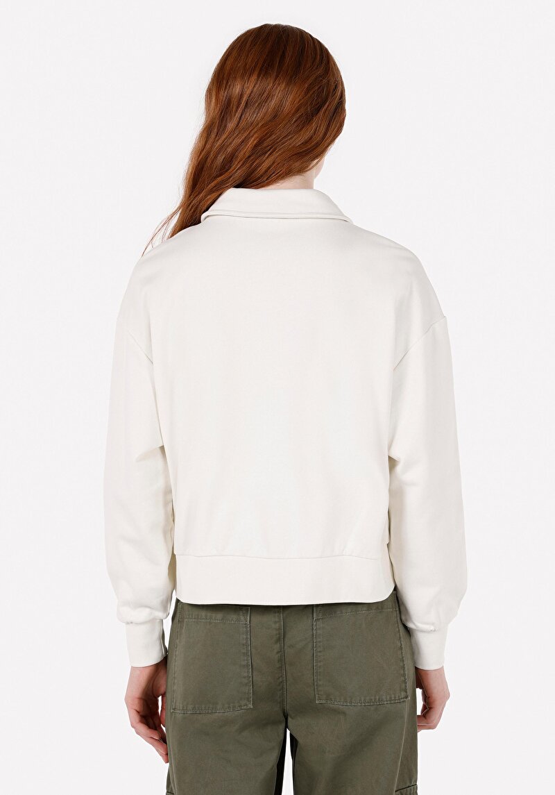 Regular Fit Fermuarlı Baskılı Kadın Beyaz Sweatshirt