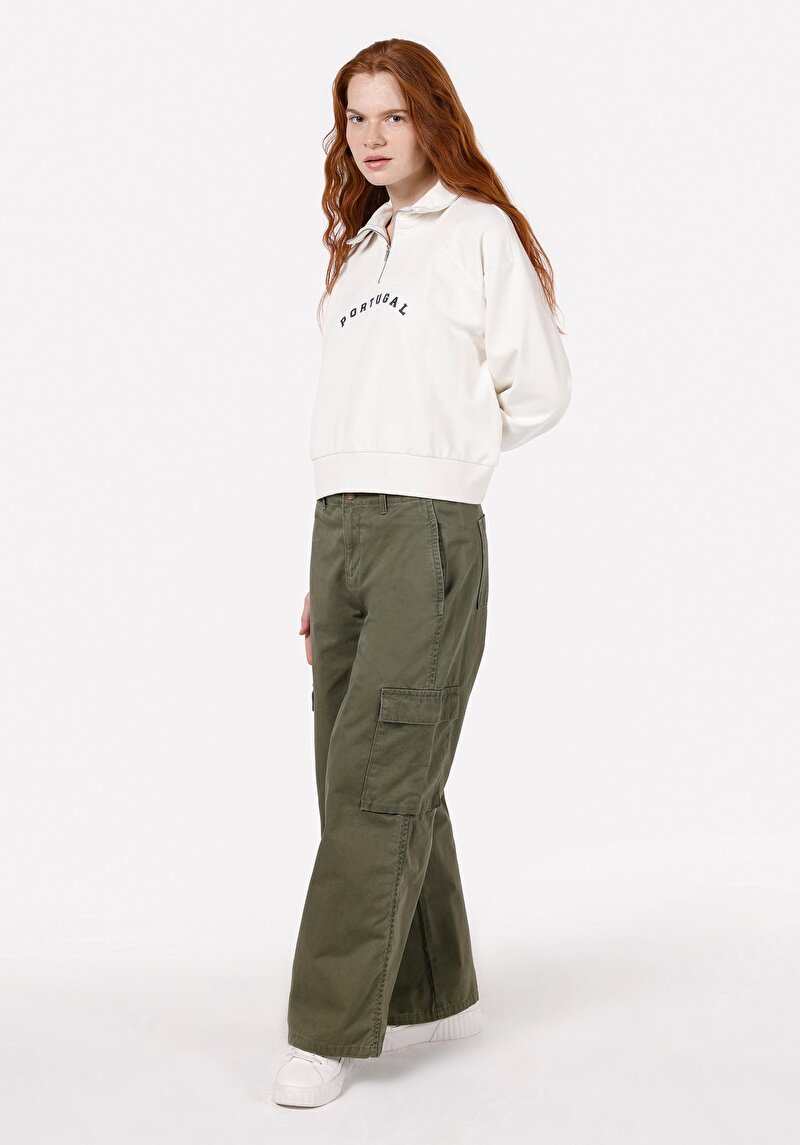 Regular Fit Fermuarlı Baskılı Kadın Beyaz Sweatshirt