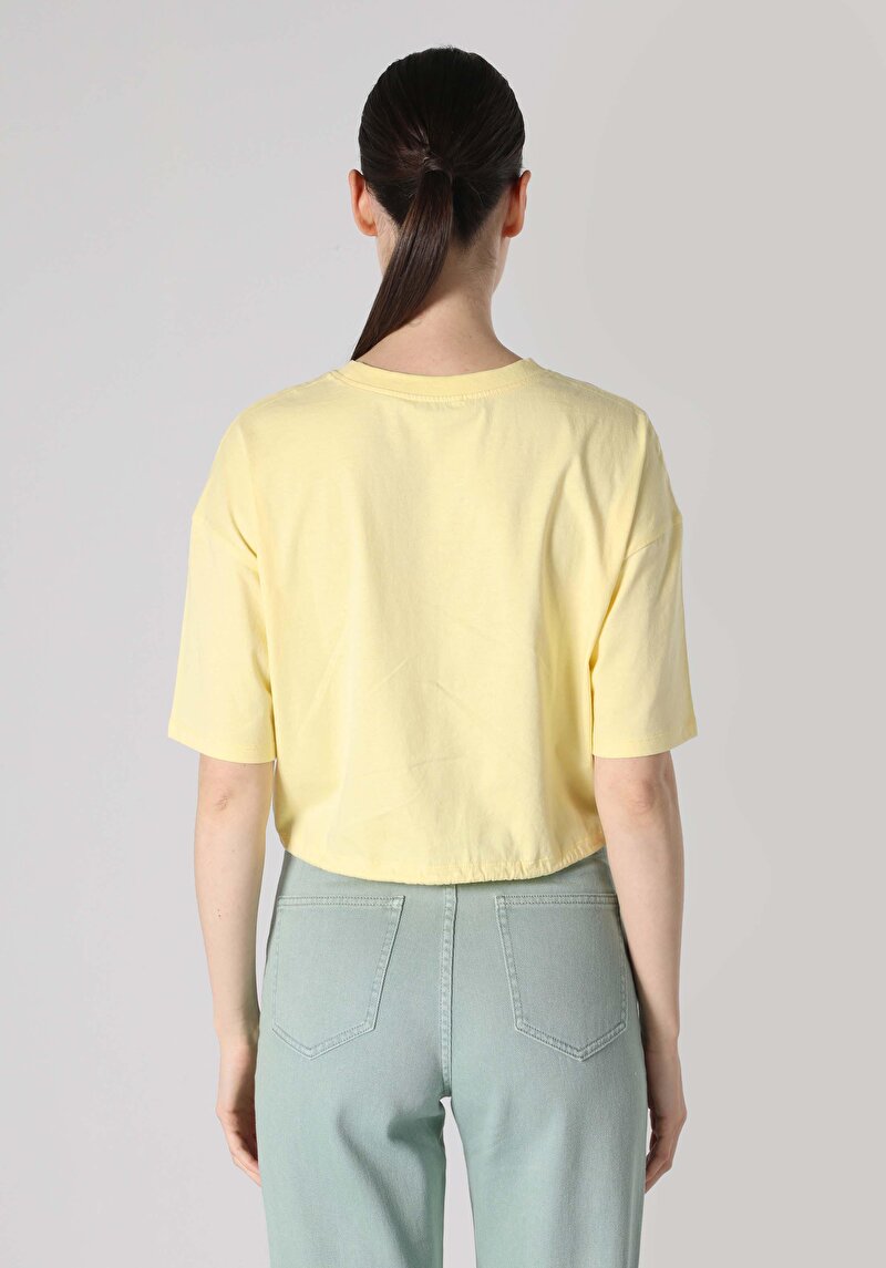 Regular Fit Pamuklu Yuvarlak Yaka Baskılı Kadın Sarı Kısa Kol Tişört