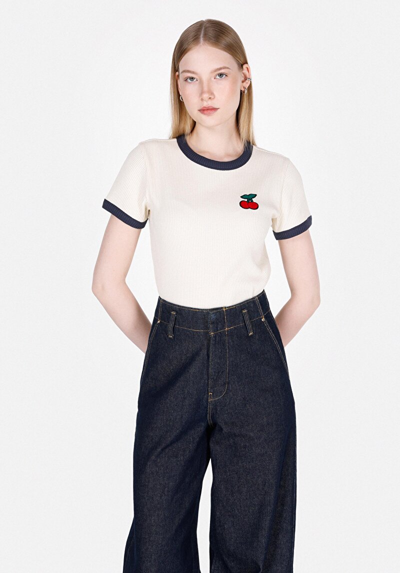 Slim Fit Yuvarlak Yaka Nakışlı Kadın Ekru Kısa Kol Tişört