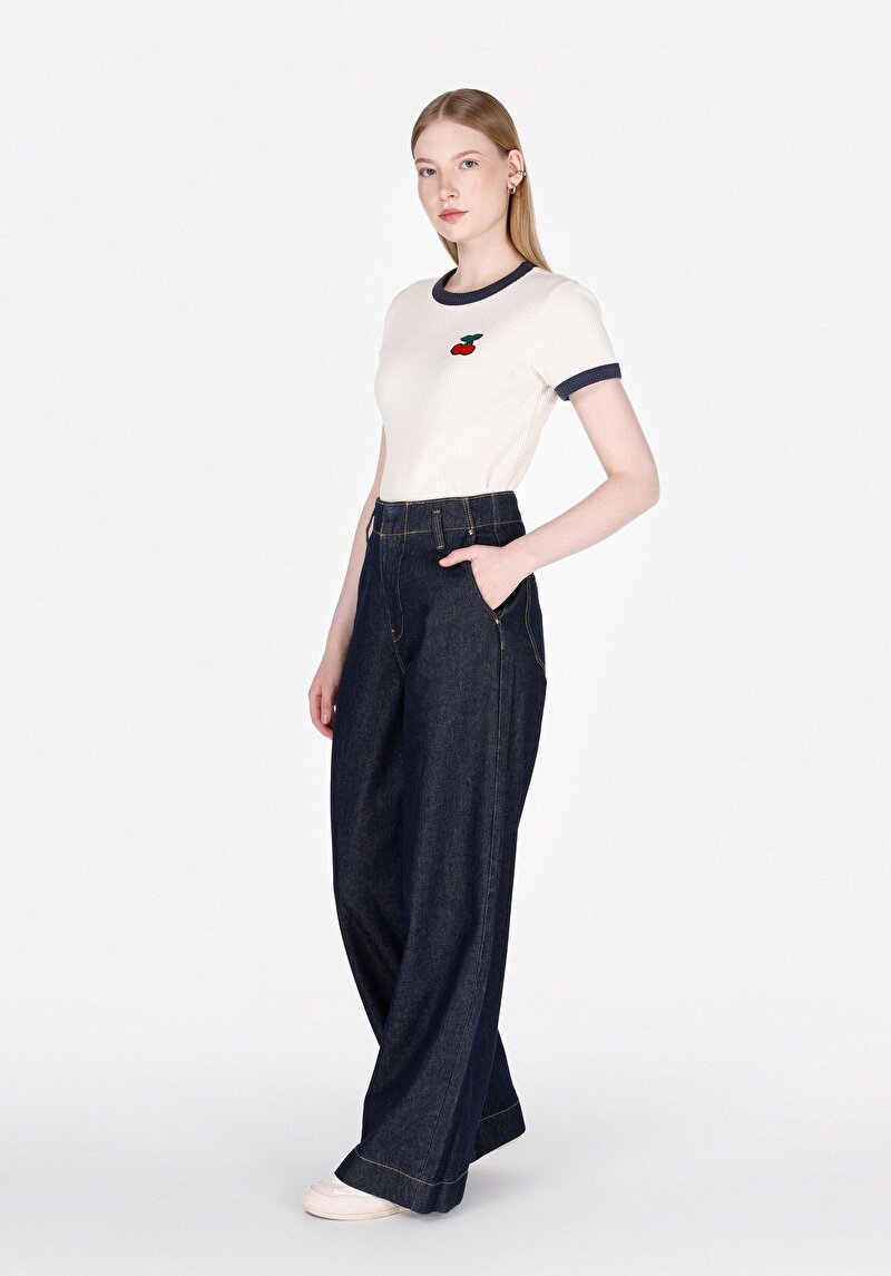 Slim Fit Yuvarlak Yaka Nakışlı Kadın Ekru Kısa Kol Tişört