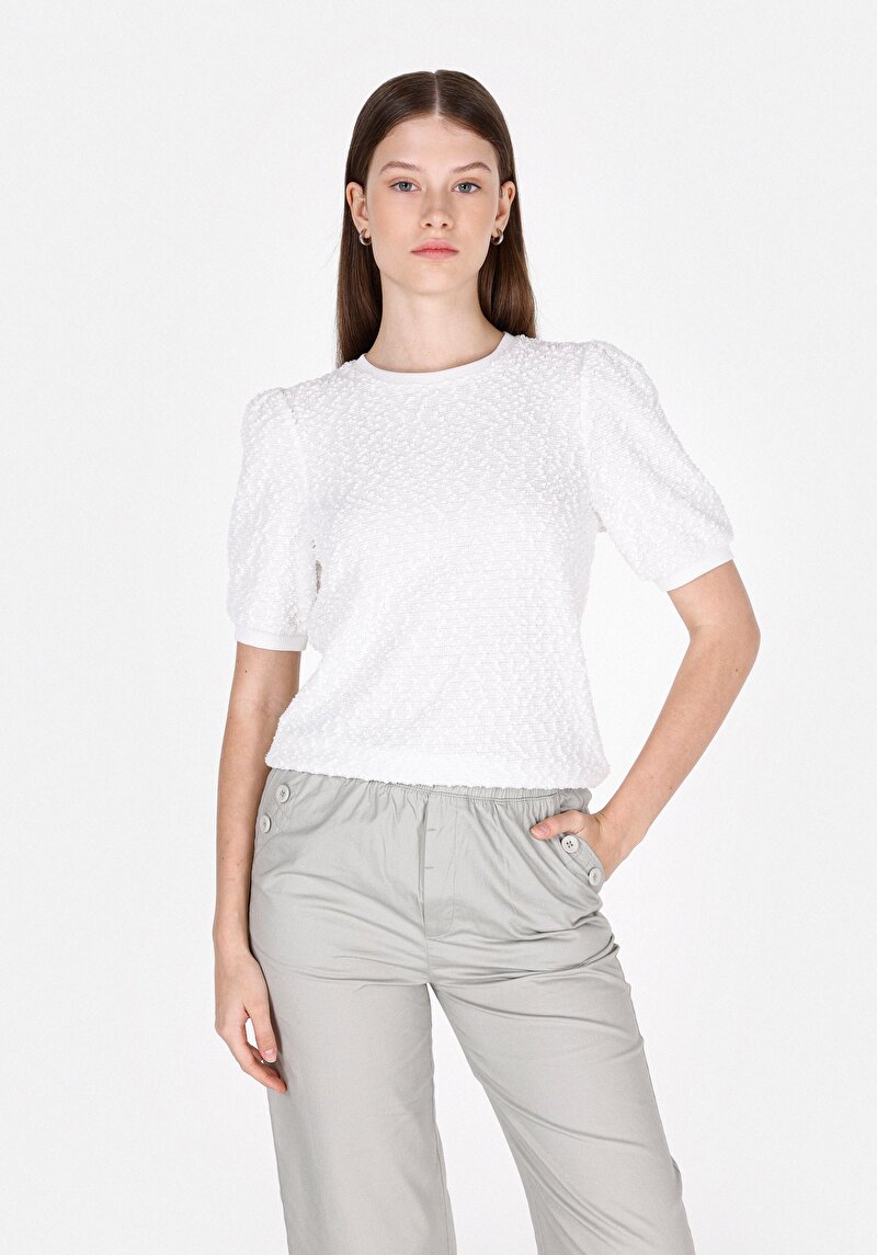 Regular Fit Yuvarlak Yaka Jakarlı Kadın Beyaz Kısa Kol Tişört