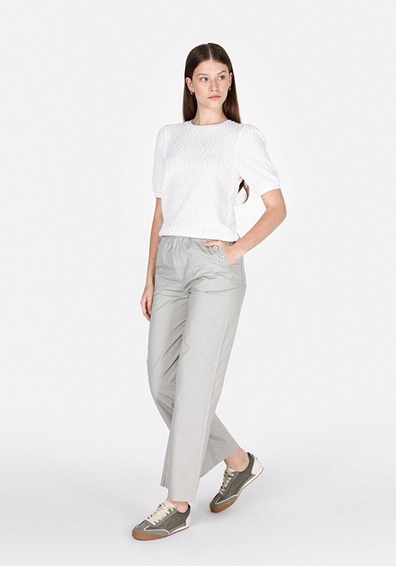 Regular Fit Yuvarlak Yaka Jakarlı Kadın Beyaz Kısa Kol Tişört