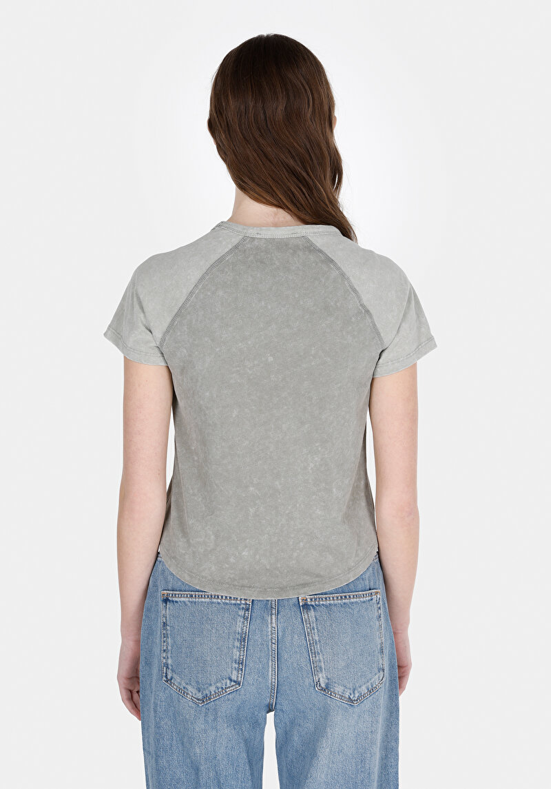 Slim Fit Yuvarlak Yaka Nakışlı Kadın Yeşil Kısa Kol Tişört