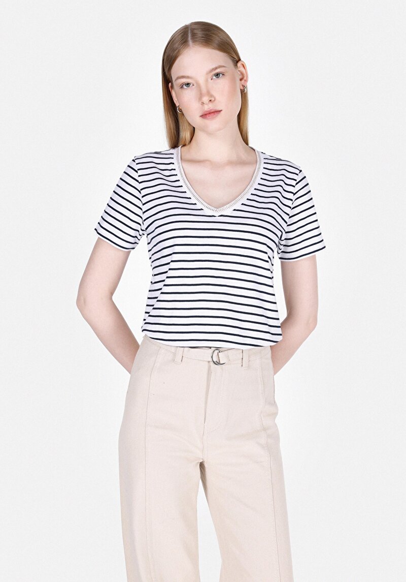 Regular Fit V Yaka Çizgili Kadın Lacivert Kısa Kol Tişört