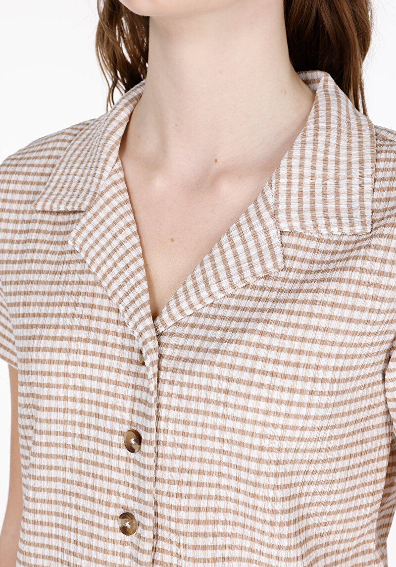 Slim Fit Polo Yaka Kareli Kadın Bej Kısa Kol Örme Tişört