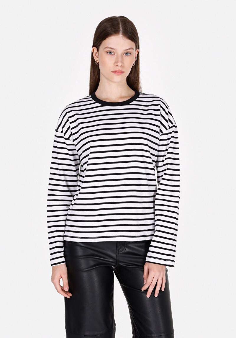 Regular Fit Yuvarlak Yaka Çizgili Kadın Siyah Uzun Kol Tişört