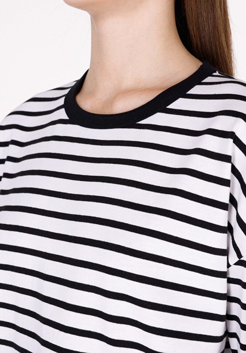 Regular Fit Yuvarlak Yaka Çizgili Kadın Siyah Uzun Kol Tişört