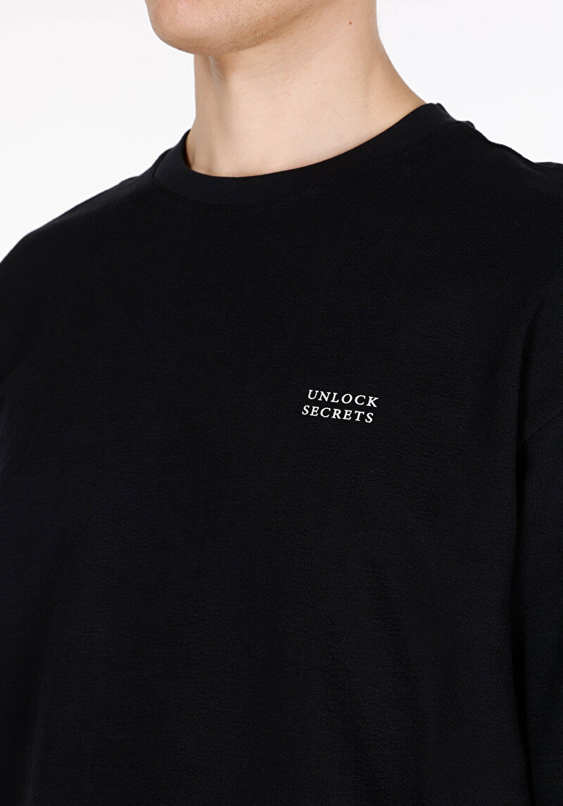 Comfort Fit Yuvarlak Yaka Düz Erkek Siyah Unlock Secrets Kısa Kol Tişört