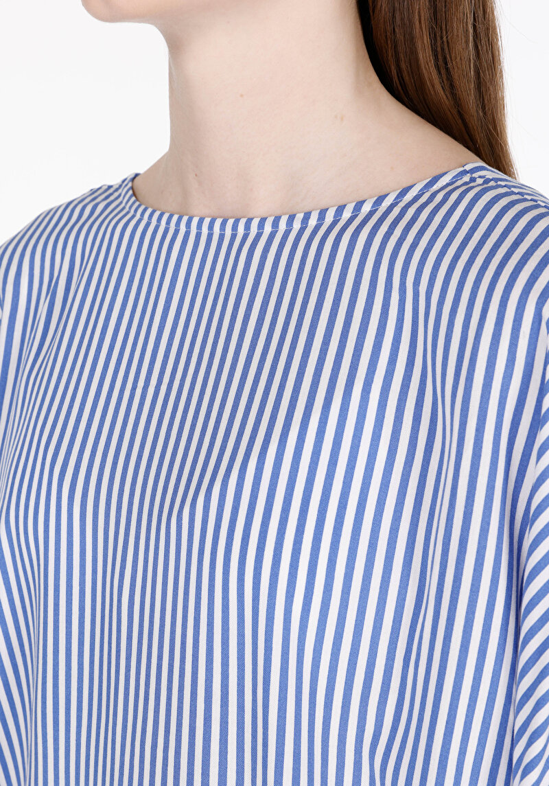 Regular Fit V Yaka Çizgili Kadın Mavi Kısa Kol Gömlek