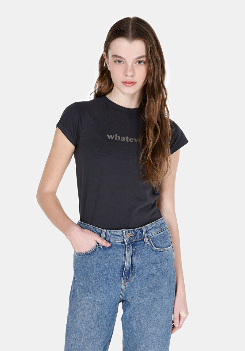 Slim Fit Yuvarlak Yaka Baskılı Kadın Antrasit Kısa Kol Tişört
