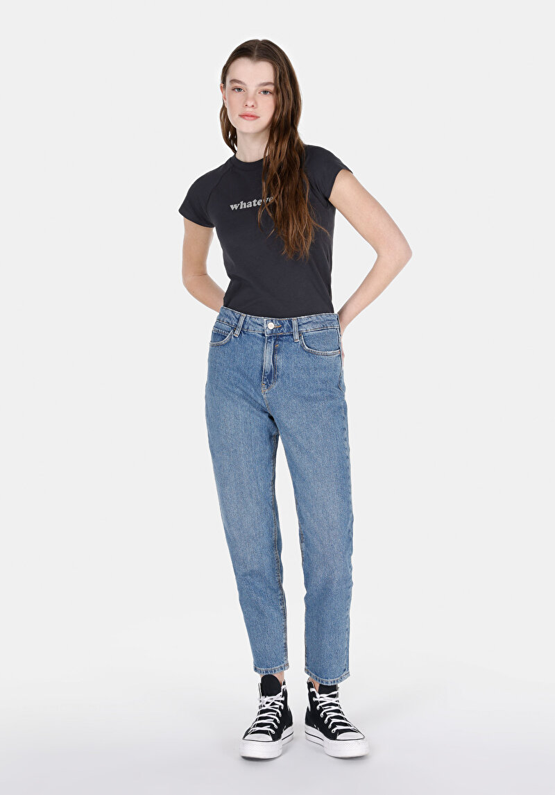 Slim Fit Yuvarlak Yaka Baskılı Kadın Antrasit Kısa Kol Tişört