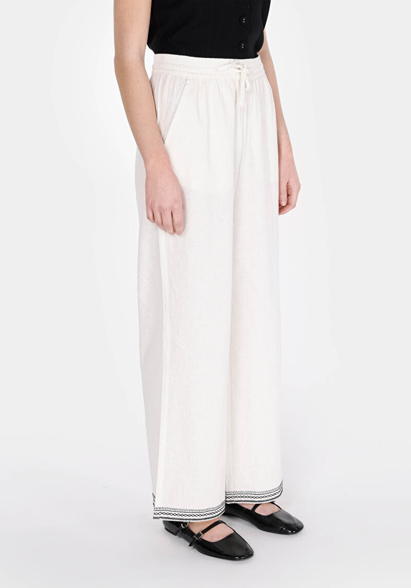 Regular Fit Yüksel Bel Geniş Paça Astarsız Kadın Beyaz Pantolon