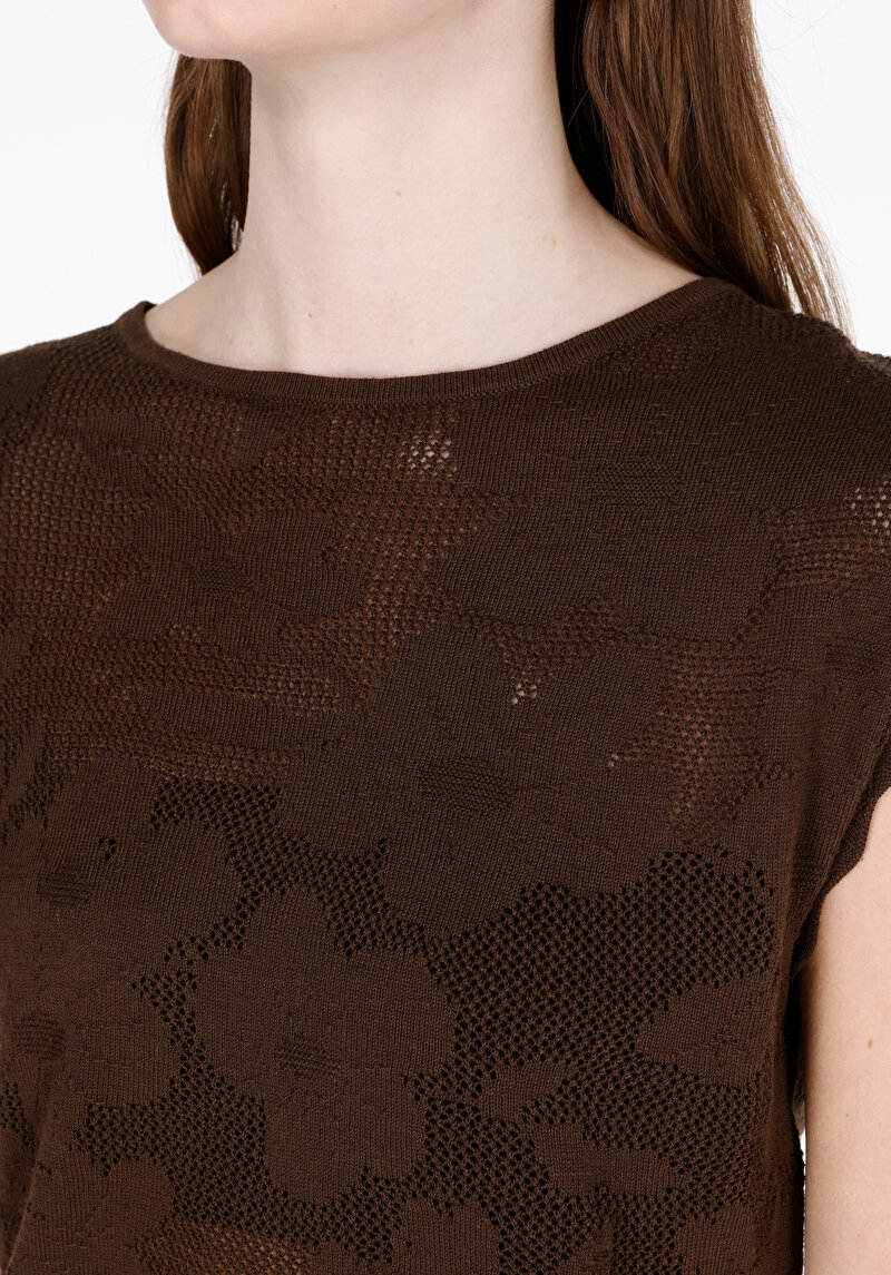 Regular Fit Yuvarlak Yaka Çiçekli Kadın Kahverengi Kolsuz Kazak