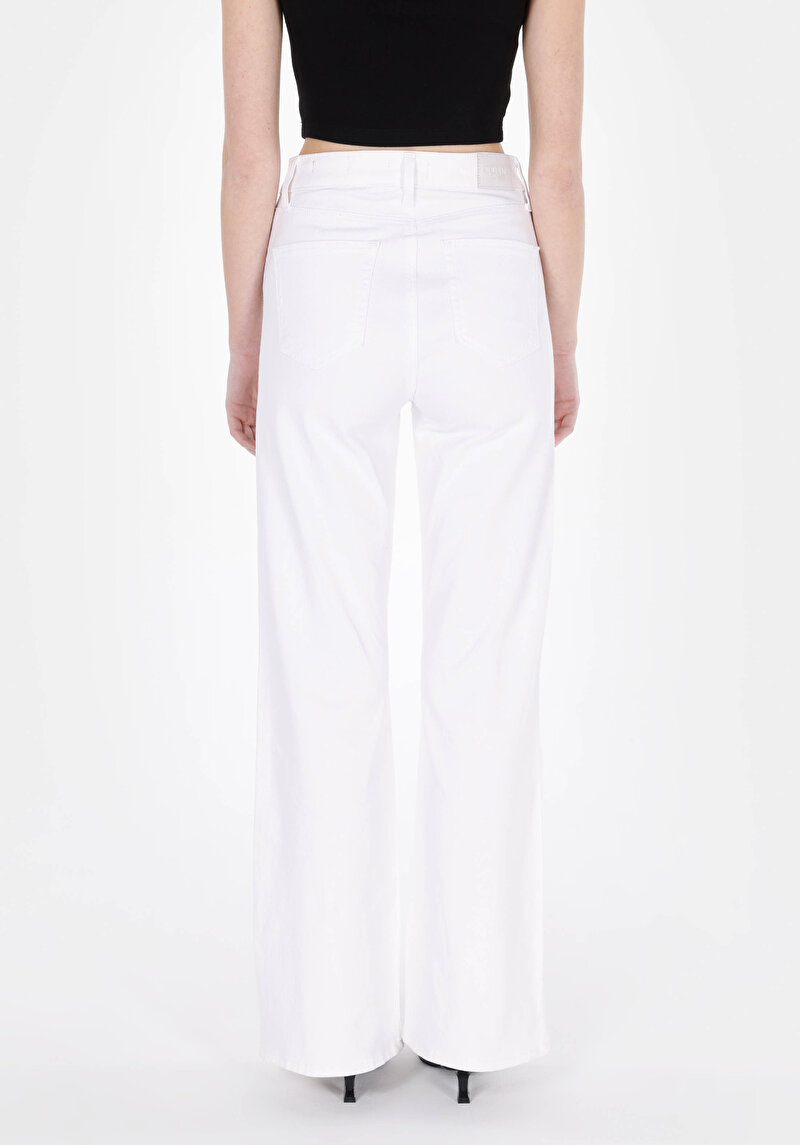 Regular Fit Yüksek Bel Geniş Paça Kadın Beyaz Jean Pantolon