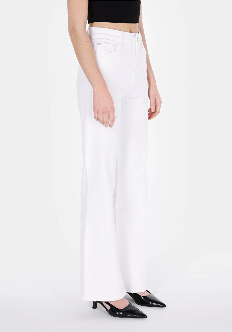 Regular Fit Yüksek Bel Geniş Paça Kadın Beyaz Jean Pantolon