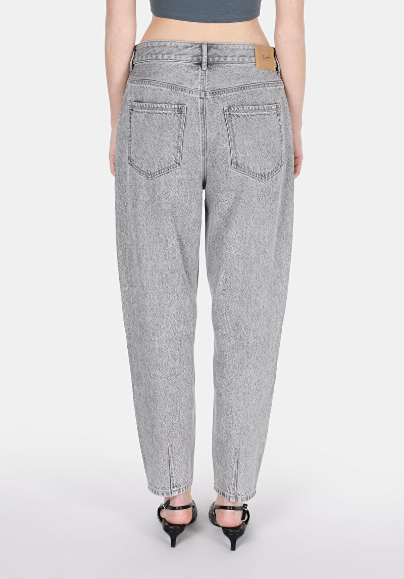 Barrel Fit Orta Bel Daralan Paça Kadın Koyu İndigo Jean Pantolon