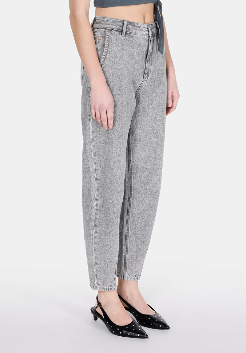 Barrel Fit Orta Bel Daralan Paça Kadın Koyu İndigo Jean Pantolon