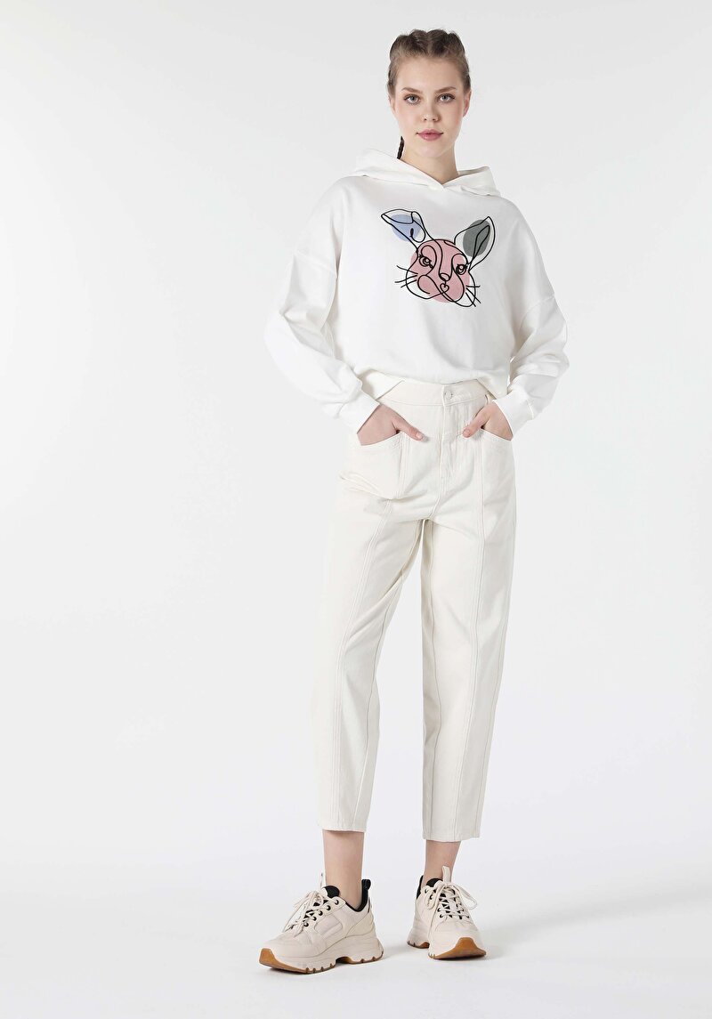 Regular Fit Kapüşonlu Baskılı Beyaz Kadın Sweatshirt