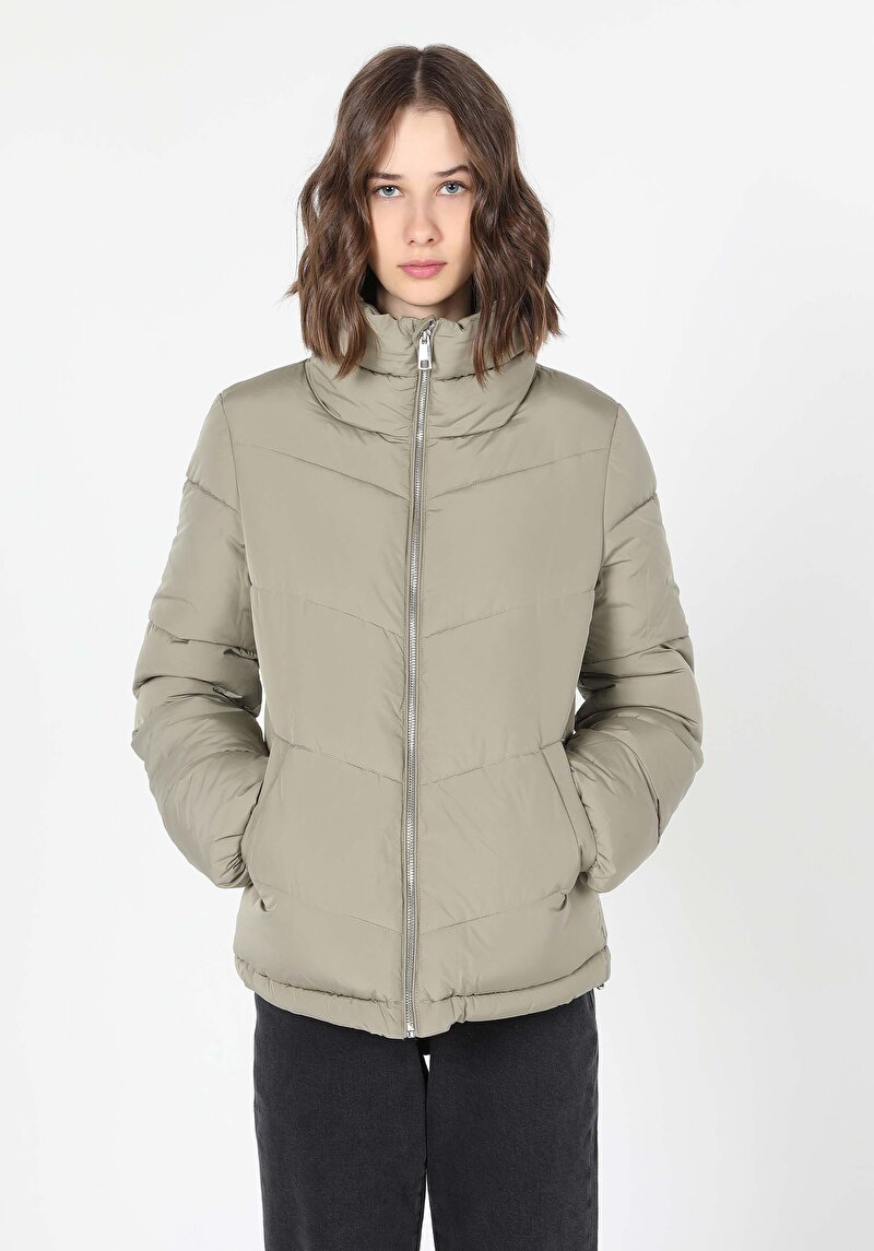 Regular Fit Dik Yaka Fermuarlı Astarlı  Kadın Yeşil Mont