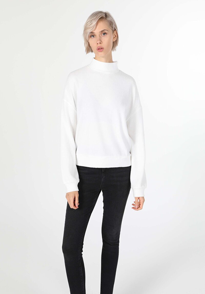 Regular Fit Yarım Balıkçı Yaka Düz Kadın Beyaz Uzun Kol Tişört