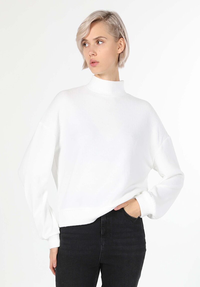 Regular Fit Yarım Balıkçı Yaka Düz Kadın Beyaz Uzun Kol Tişört