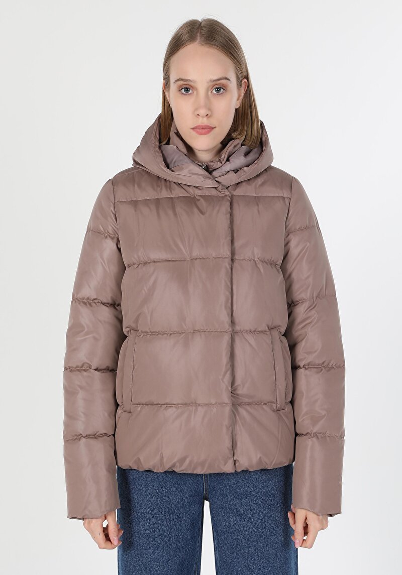 Regular Fit Kapüşonlu Fermuarlı Astarlı  Kadın  Mont