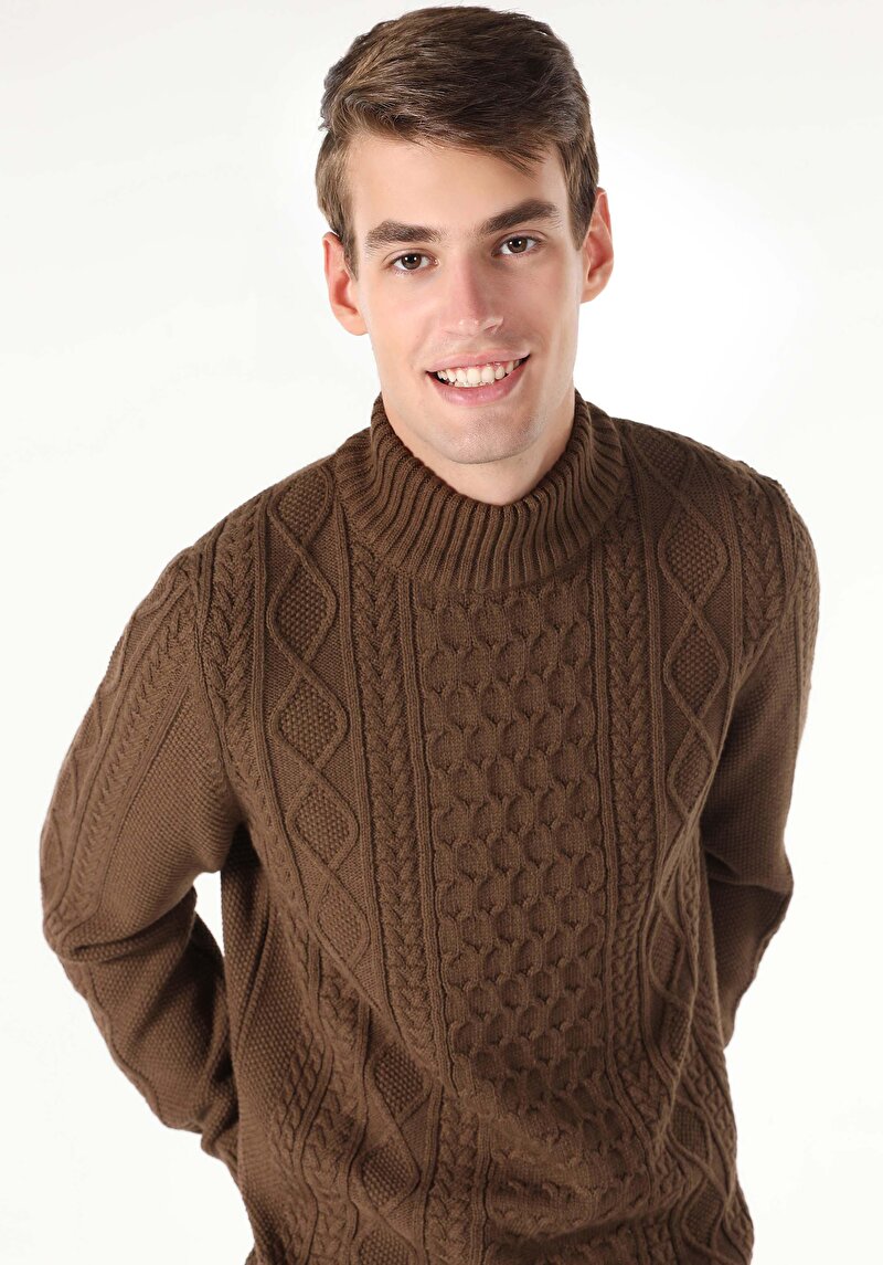 Regular Fit High Neck Jakarlı Erkek Kahverengi Kazak