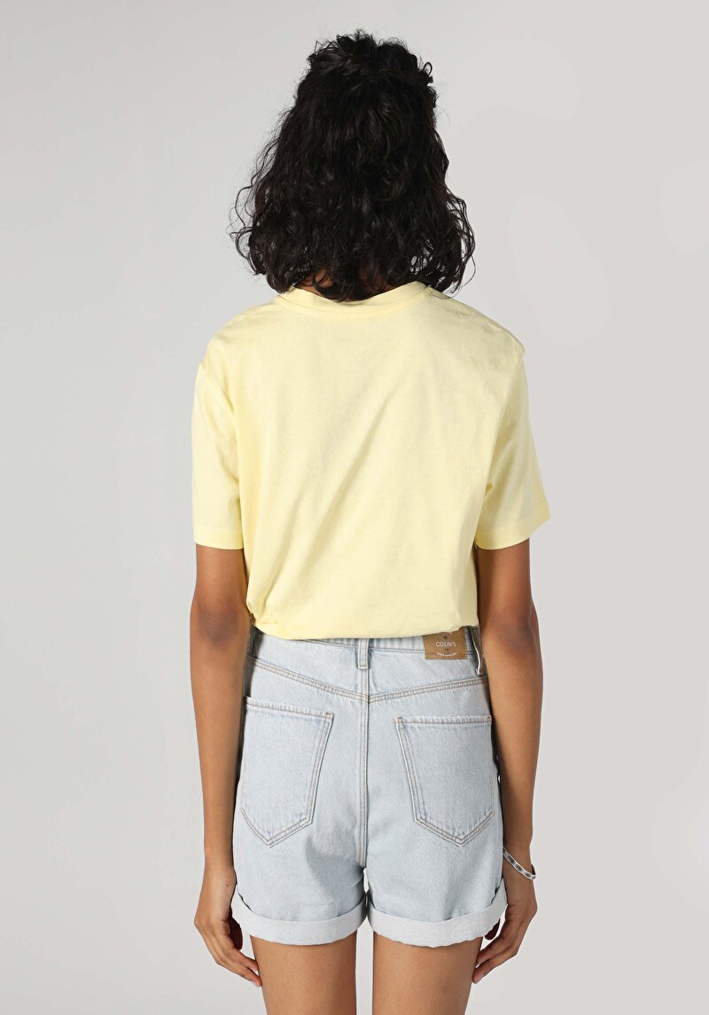 Regular Fit Yuvarlak Yaka Miami Baskılı Kadın Sari Kısa Kol Tişört