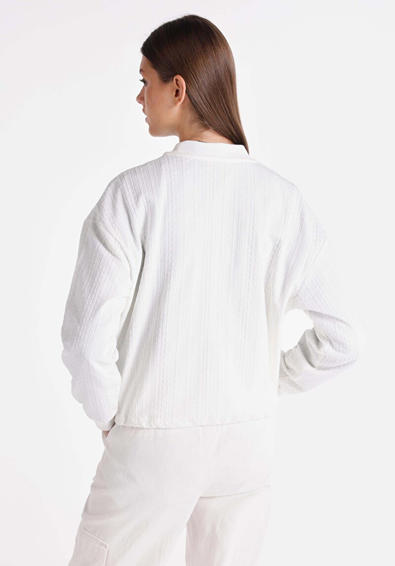 Regular Fit Yuvarlak Yaka Jakarlı Kadın Beyaz Uzun Kol Tişört