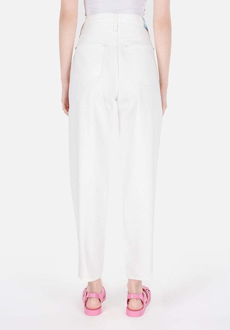 Balloon Fit Yüksek Bel Daralan Paça Kadın Beyaz Jean Pantolon