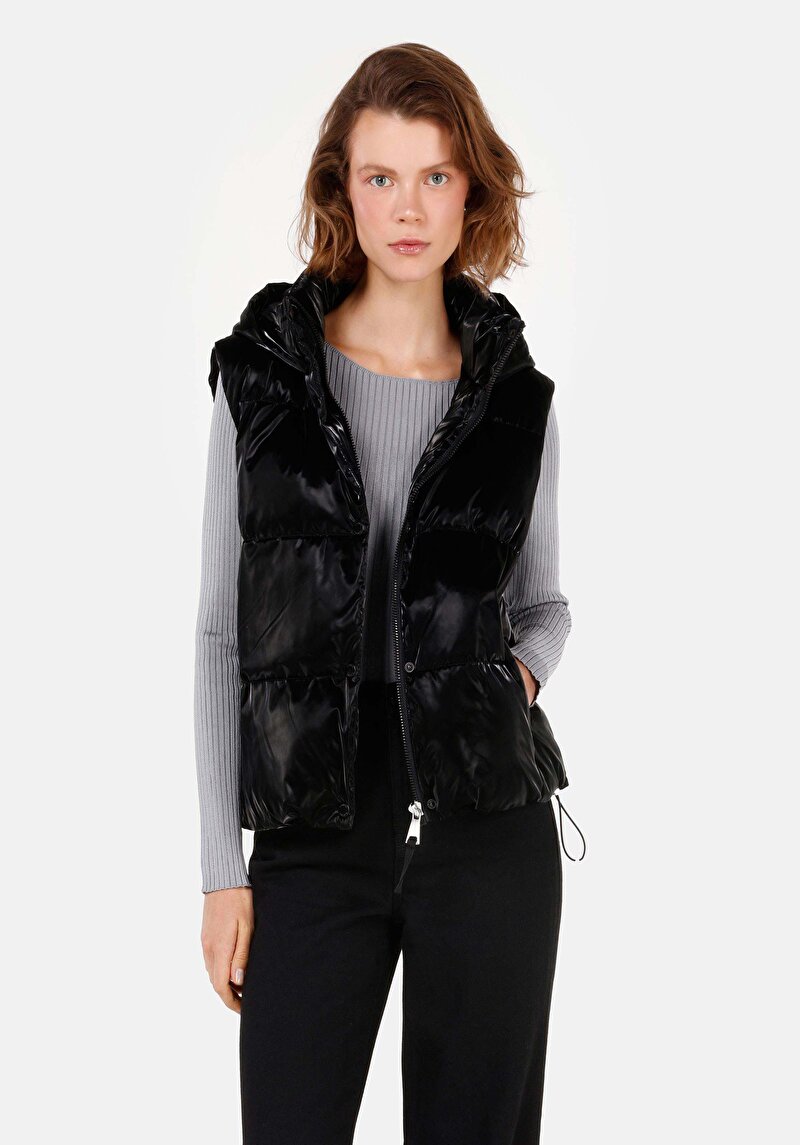 Regular Fit Kapüşonlu Kadın Siyah Yelek