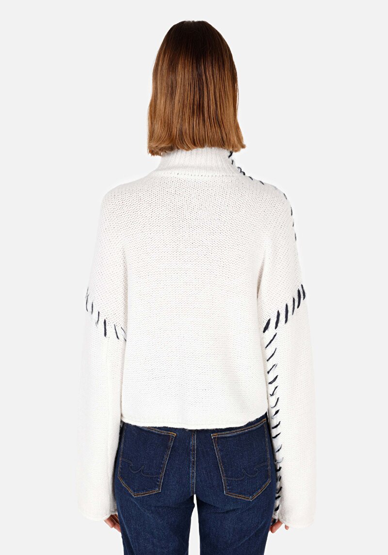 Regular Fit Dik Yaka Kadın Beyaz Kazak