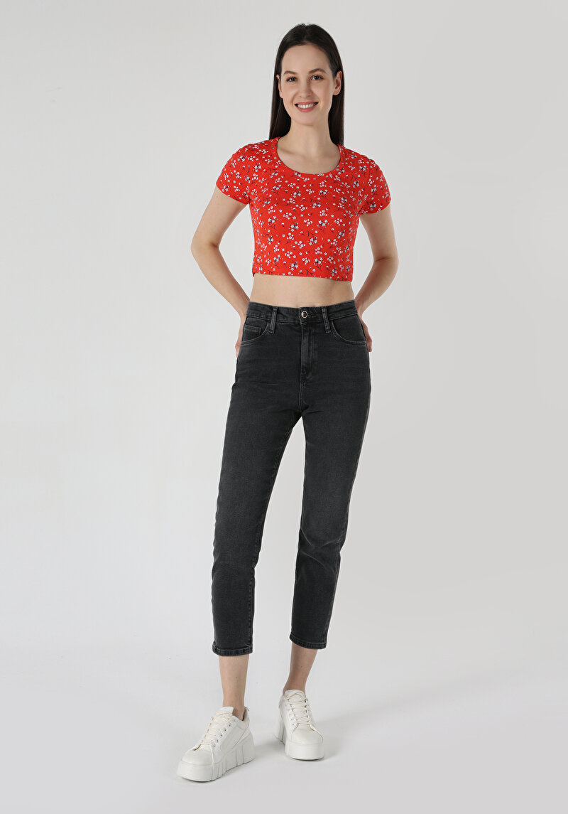 Slim Fit Yuvarlak Yaka Çiçekli Kadın Kirmizi Kısa Kol Tişört