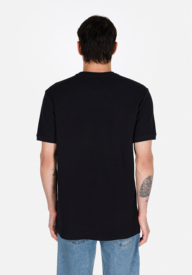 Regular Fit Yuvarlak Yaka Pamuklu Jakarlı Erkek Siyah Kısa Kol Tişört
