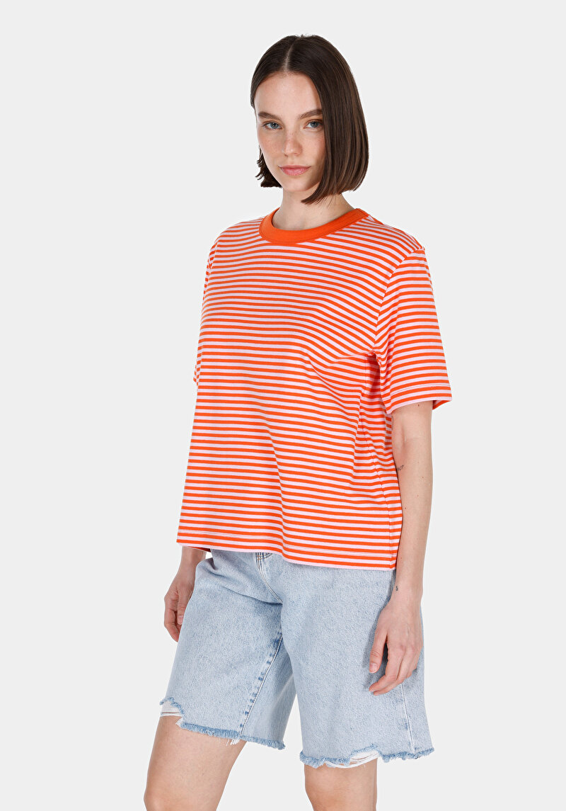 Regular Fit Yuvarlak Yaka Çizgili Kadın Kirmizi Kısa Kol Tişört
