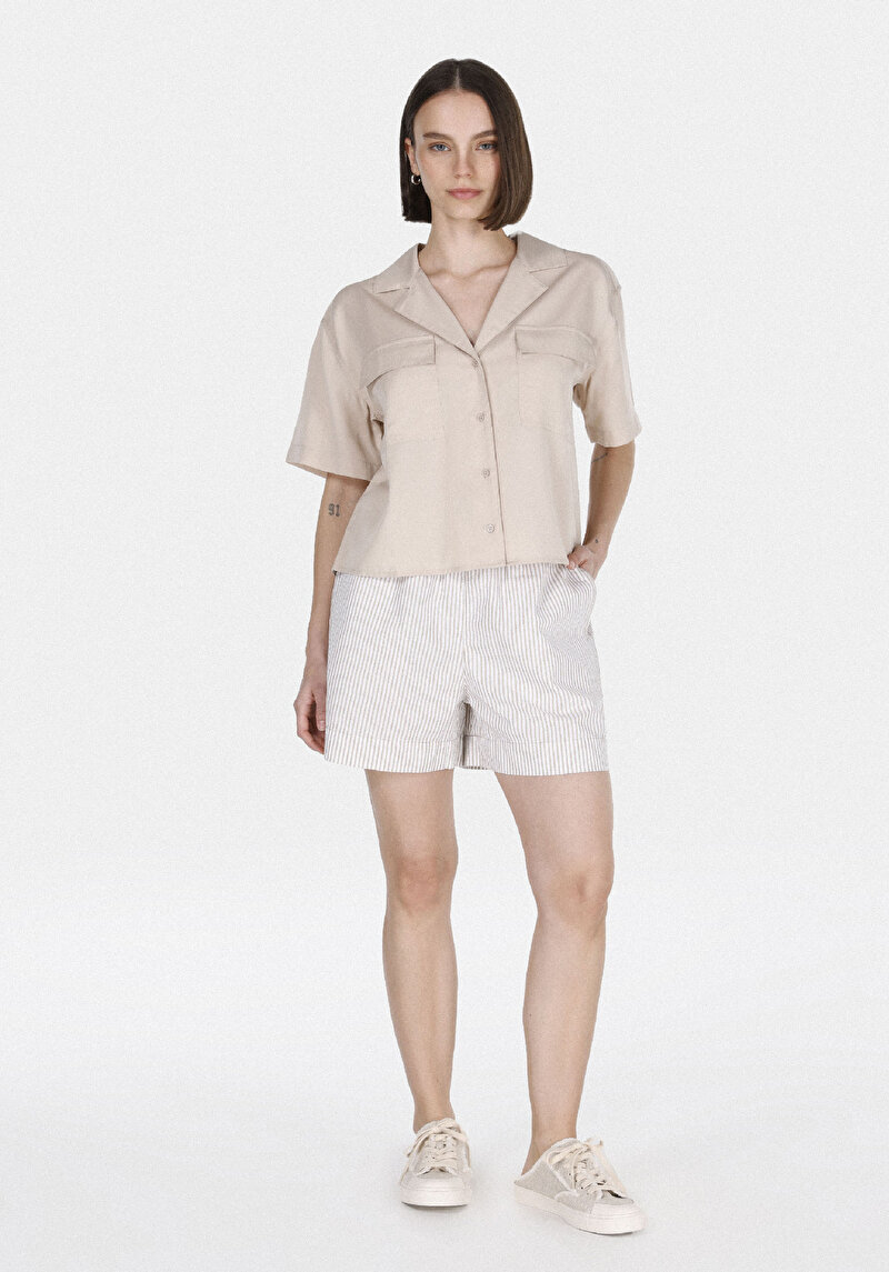 Regular Fit Düşük Bel Çizgili Kadın Bej Şort