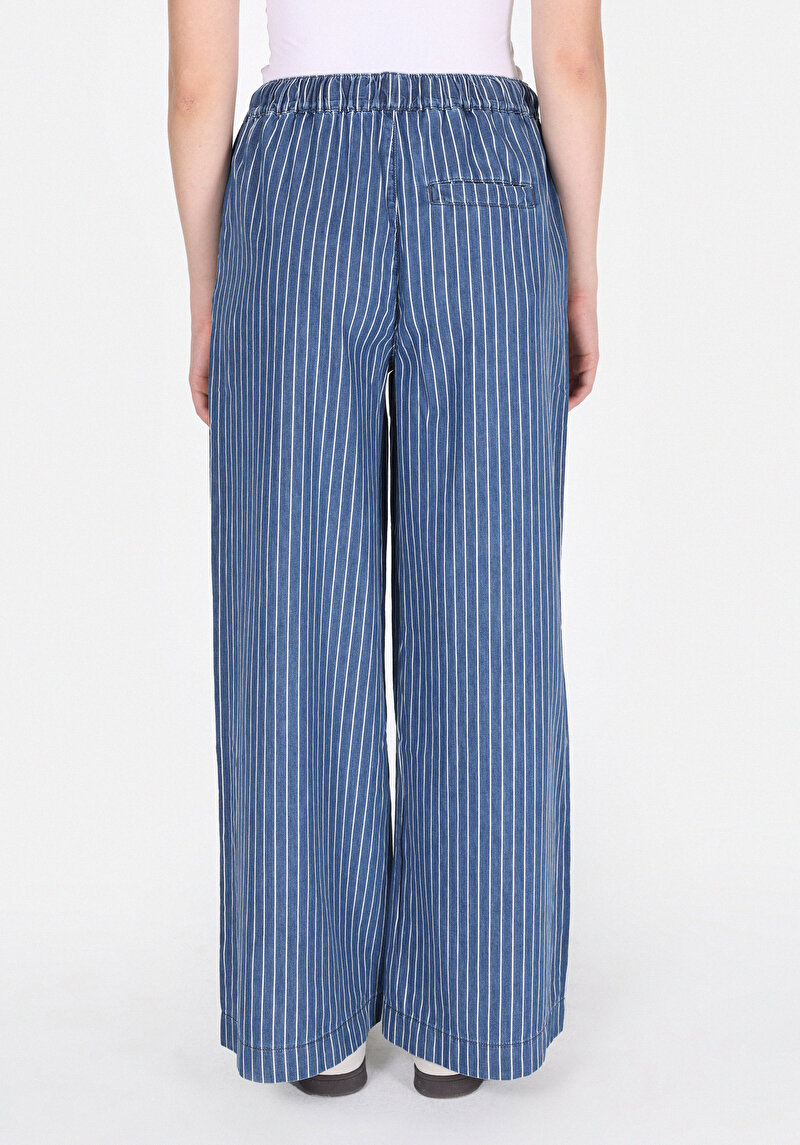 Loose Fit Orta Bel Düz Paça Kadın İndigo Jean Pantolon