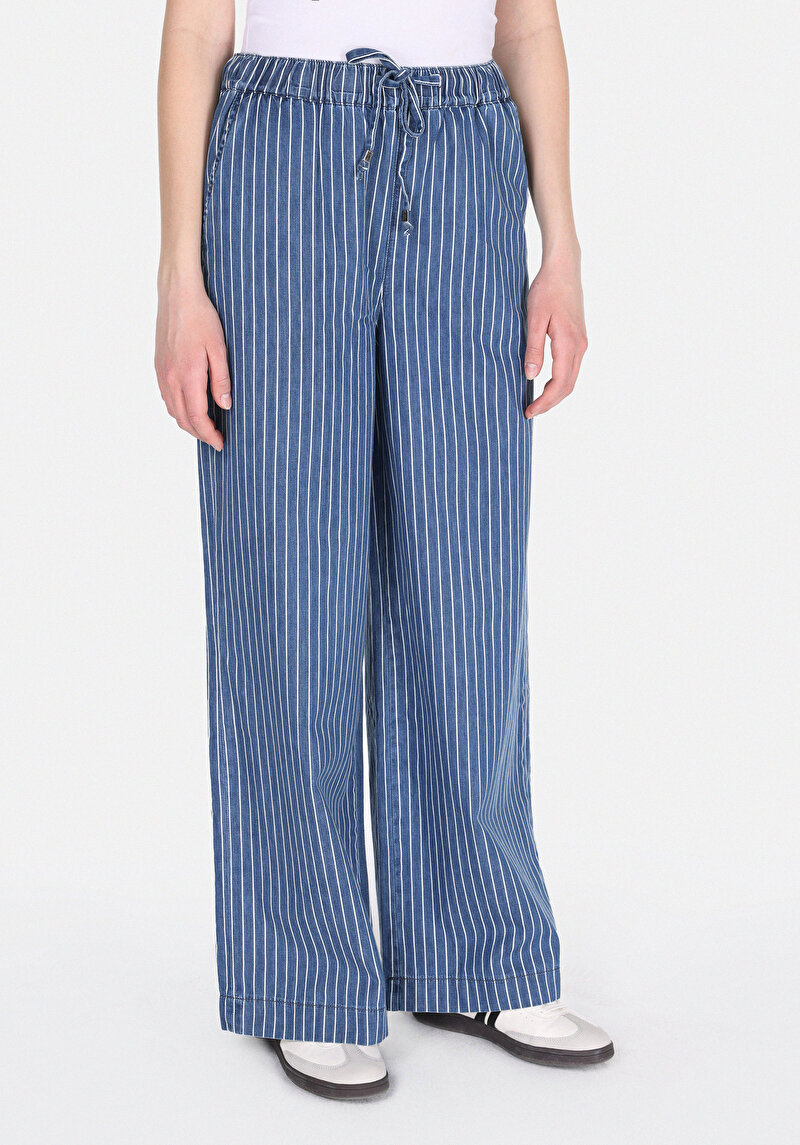 Loose Fit Orta Bel Düz Paça Kadın İndigo Jean Pantolon